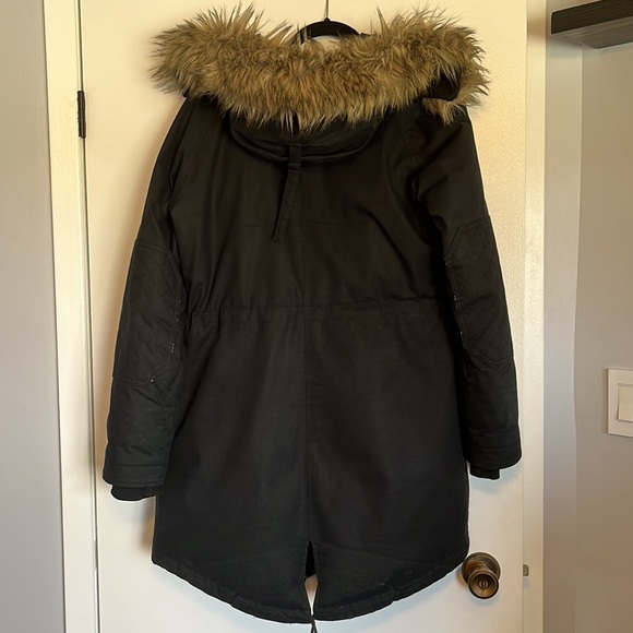 Aritzia Community Parka - Size Medium - Picture 6 of 10